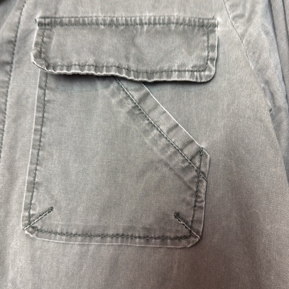 Jou Jou Woman’s Lightweight Green Khaki Distressed Utility Jacket /Half Cropped - Picture 3 of 8